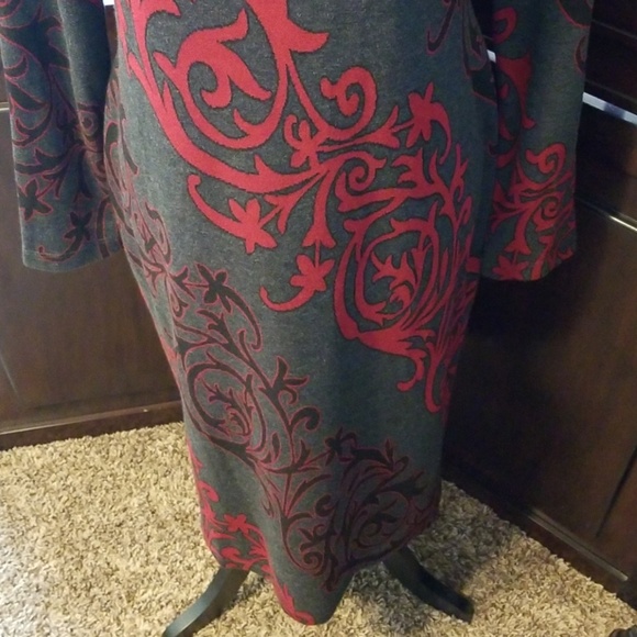 Professional and Simply Classic Dress - Picture 3 of 7